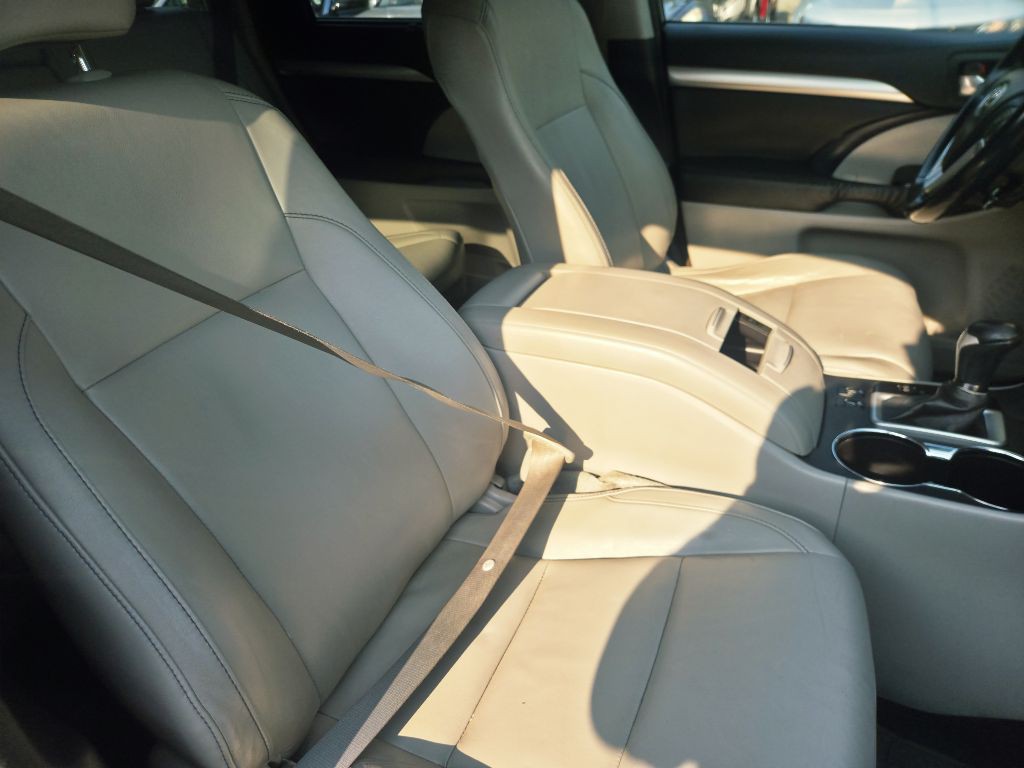 2015 Toyota Highlander Image 12