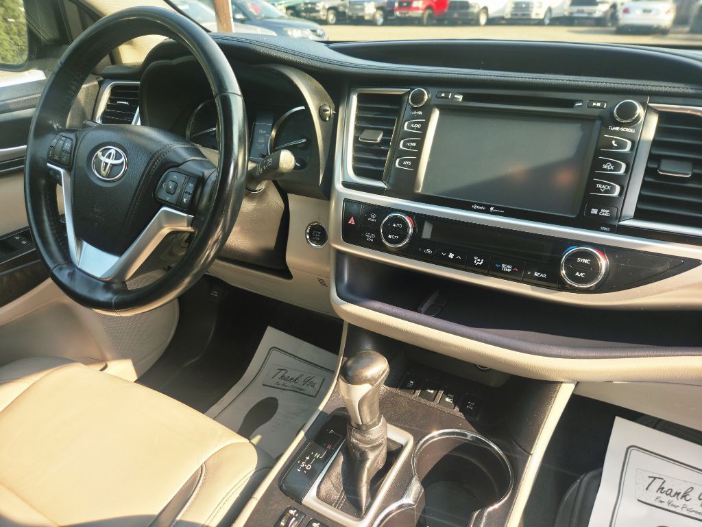 2015 Toyota Highlander Image 14