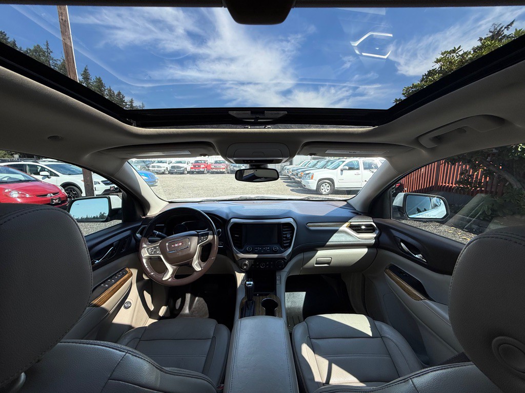 2017 GMC Acadia Image 28