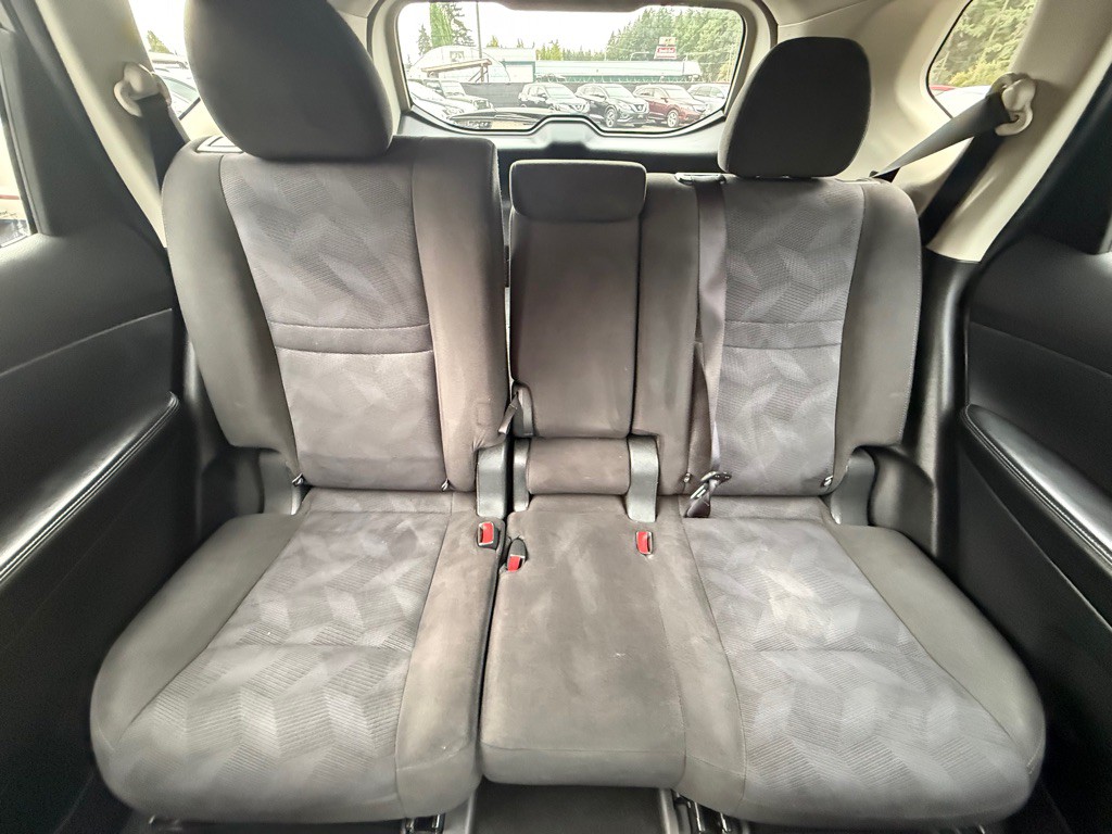 2015 Nissan Rogue Image 16