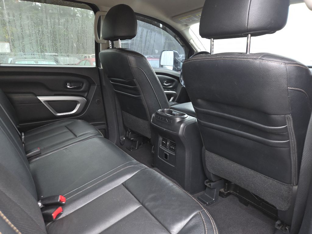 2016 Nissan Titan Image 9