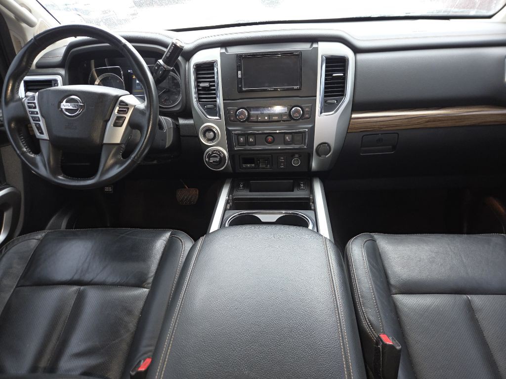 2016 Nissan Titan Image 10