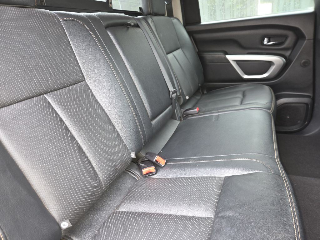 2016 Nissan Titan Image 11