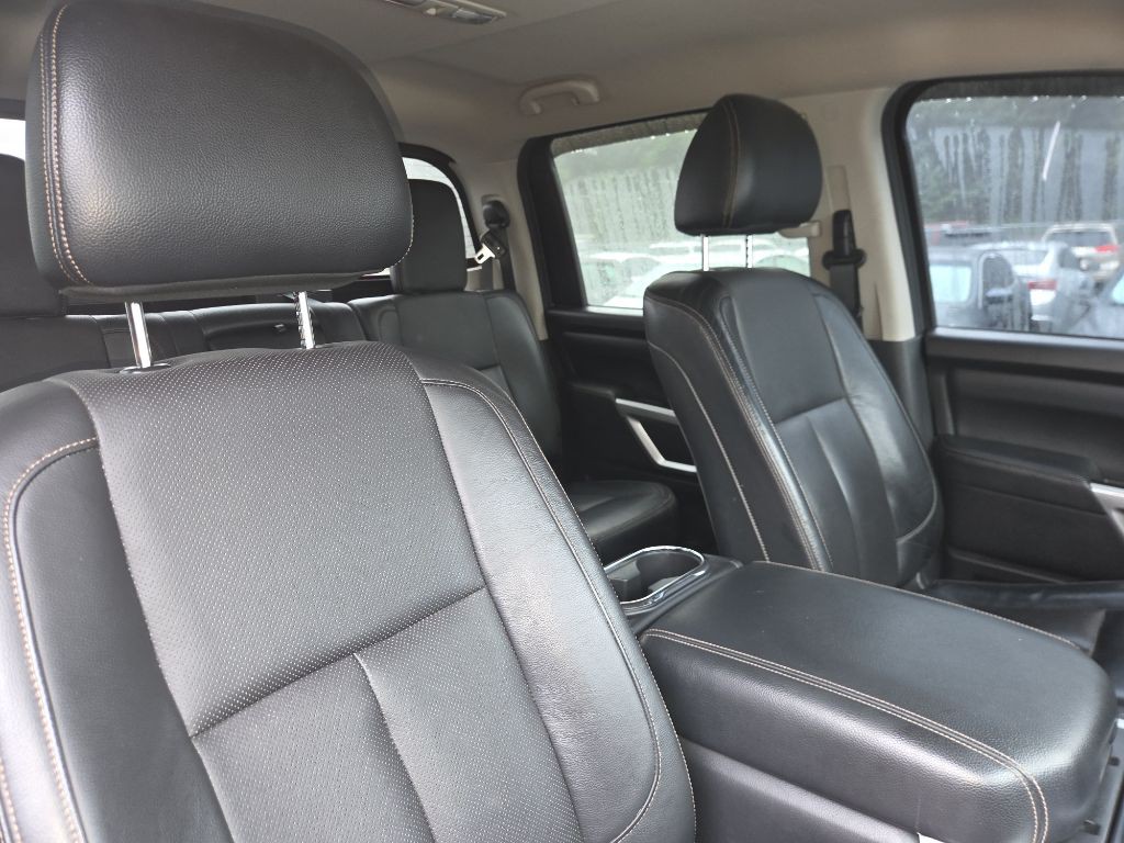 2016 Nissan Titan Image 12