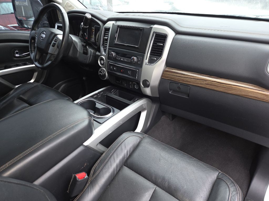 2016 Nissan Titan Image 13