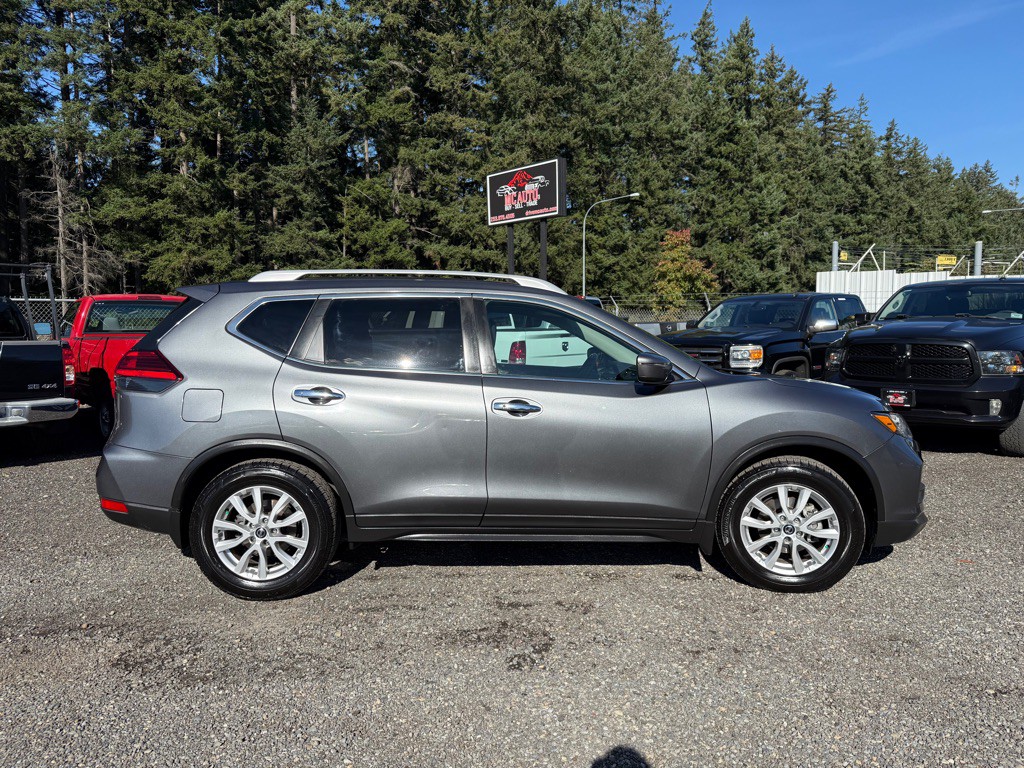 2017 Nissan Rogue Image 1