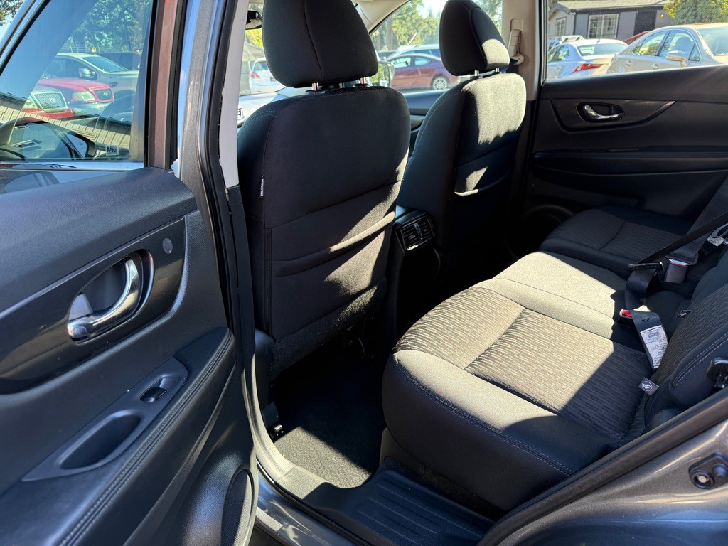 2017 Nissan Rogue Image 10