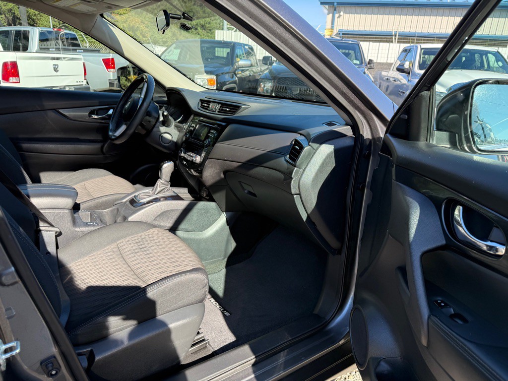 2017 Nissan Rogue Image 13