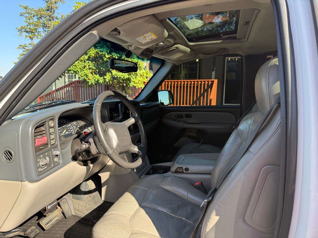 2002 Chevrolet Tahoe Image 9