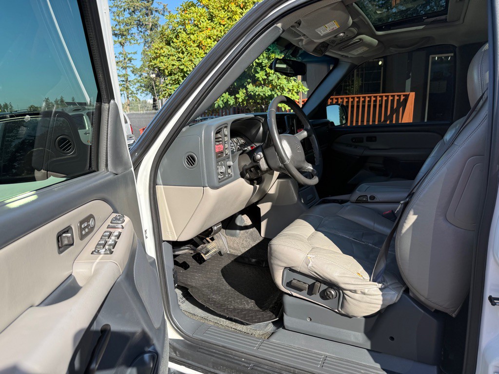 2002 Chevrolet Tahoe Image 10