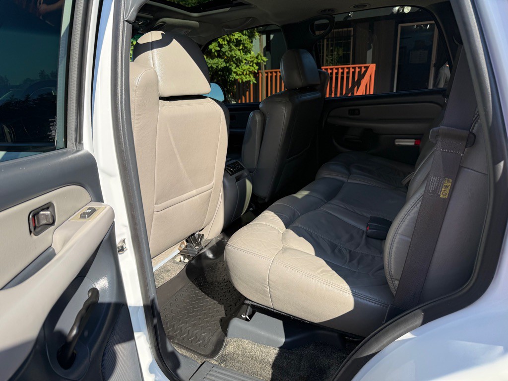 2002 Chevrolet Tahoe Image 11