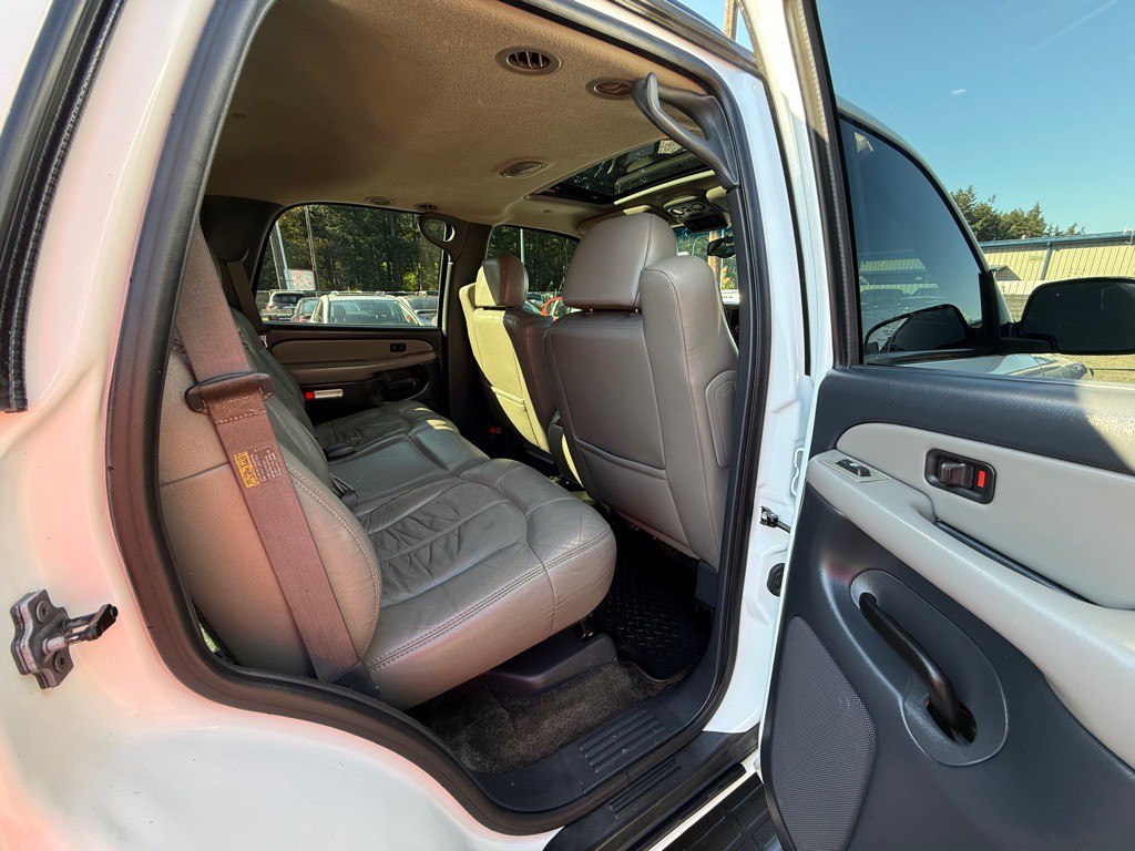 2002 Chevrolet Tahoe Image 14