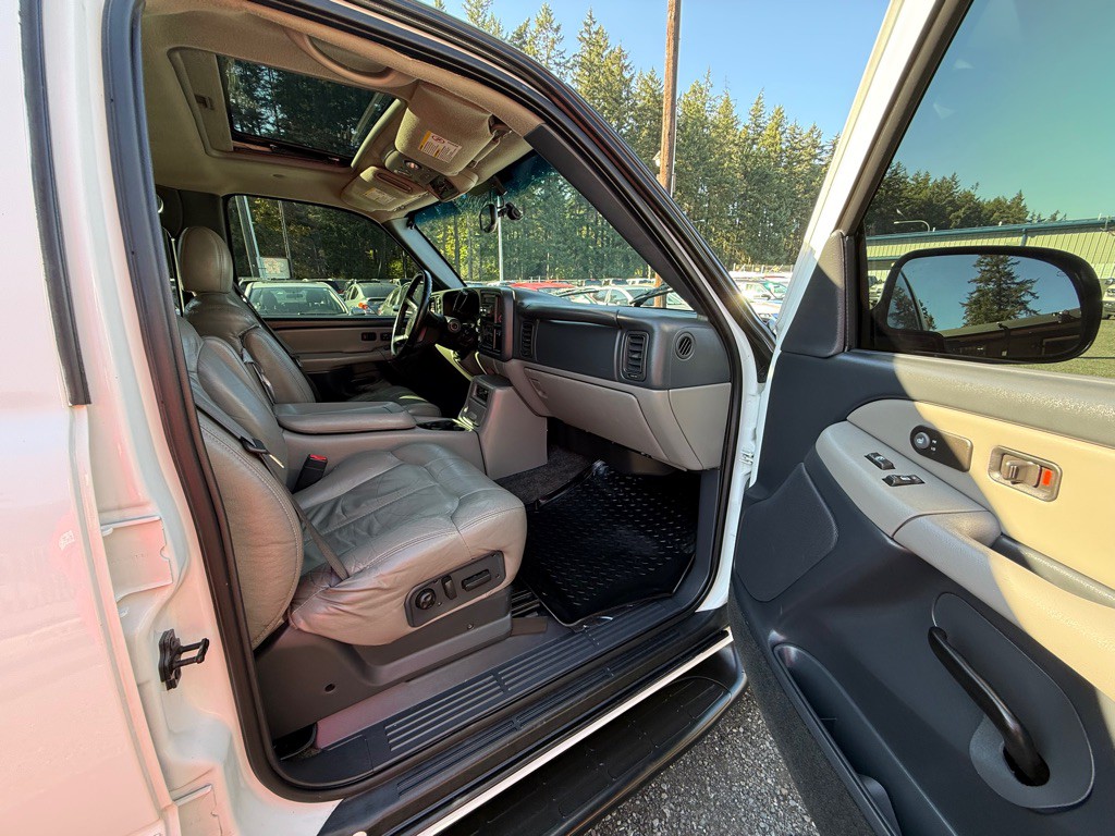 2002 Chevrolet Tahoe Image 15