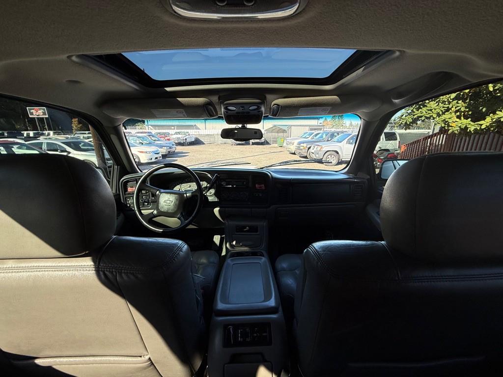 2002 Chevrolet Tahoe Image 16