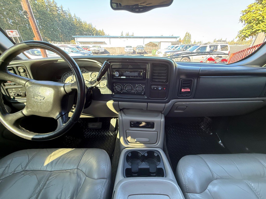 2002 Chevrolet Tahoe Image 17