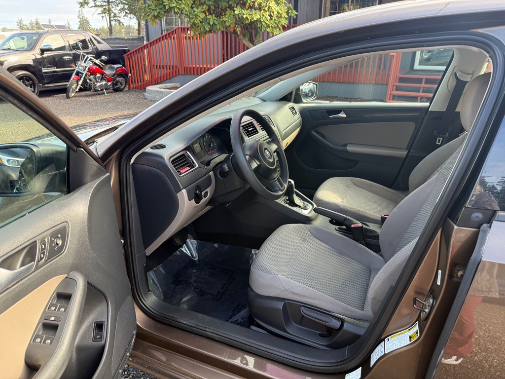 2013 Volkswagen Jetta Image 9