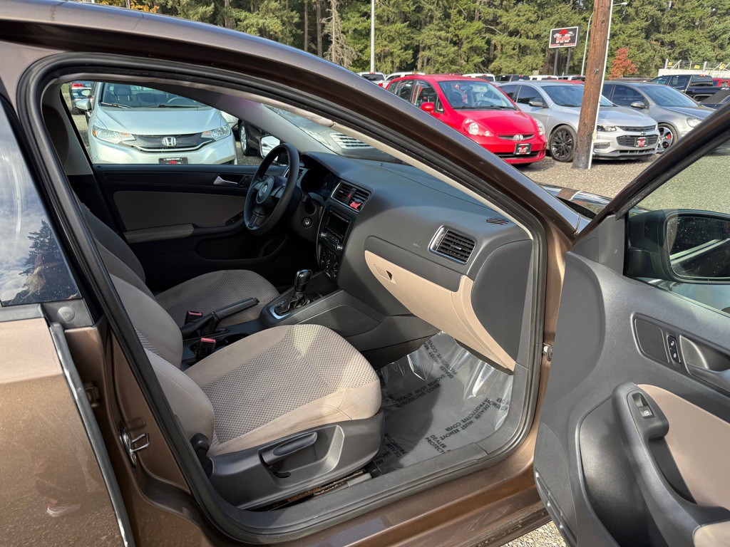 2013 Volkswagen Jetta Image 12