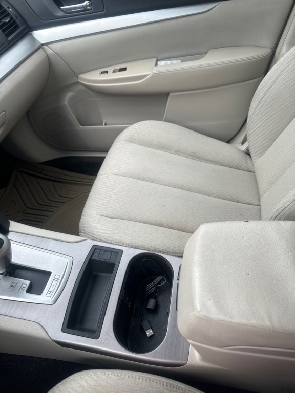 2011 Subaru Outback Image 17