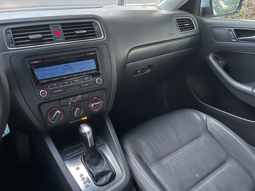 2011 Volkswagen Jetta Image 11