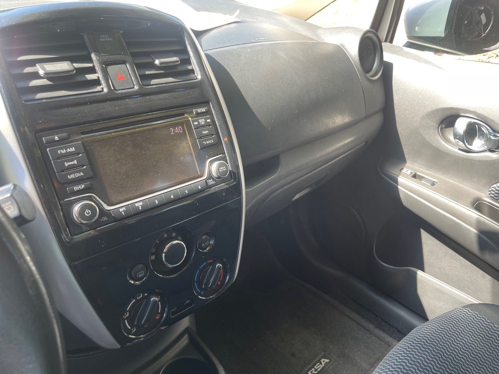 2016 Nissan Versa Image 11