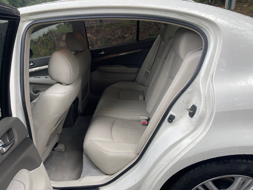 2012 INFINITI G25 Image 7