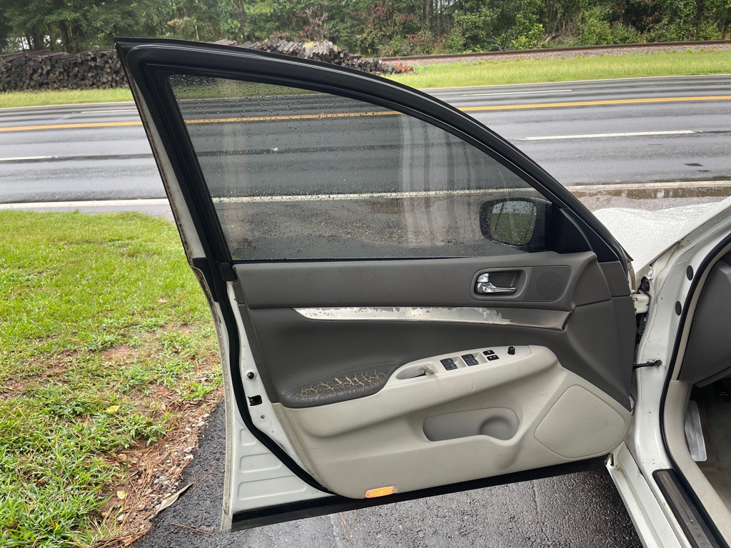 2012 INFINITI G25 Image 10