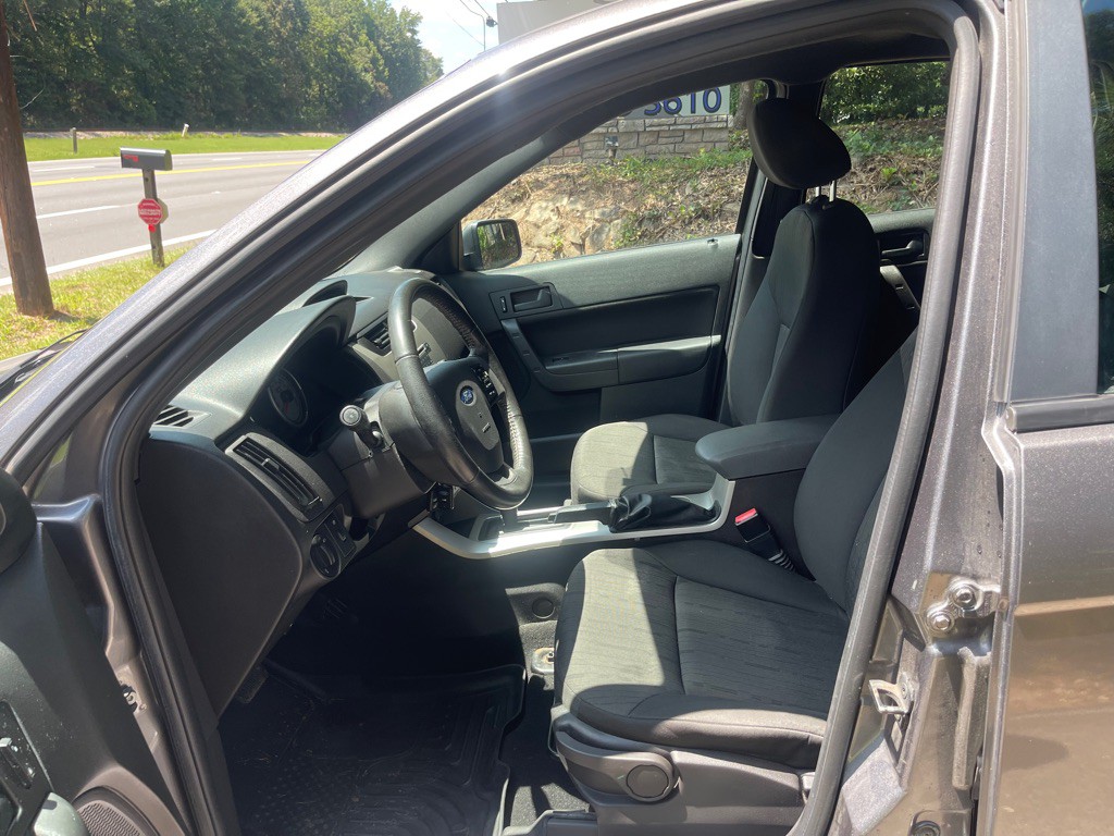 2010 Ford Focus Image 11