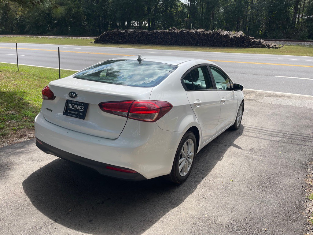 2017 Kia Forte Image 4