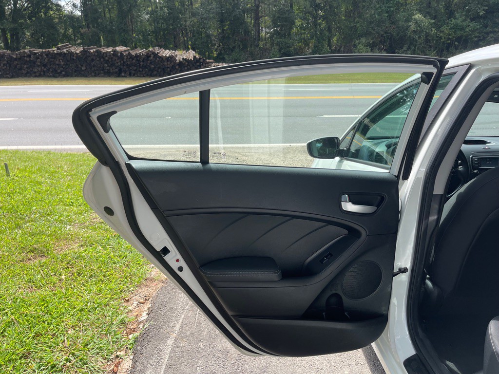 2017 Kia Forte Image 8