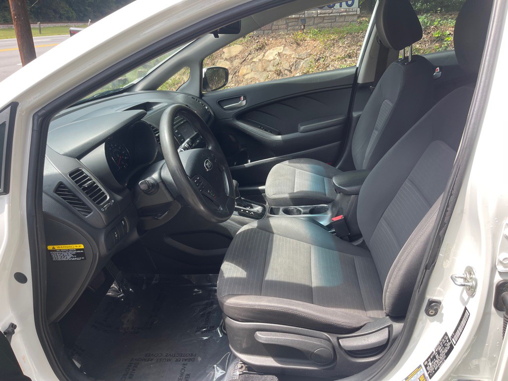 2017 Kia Forte Image 9