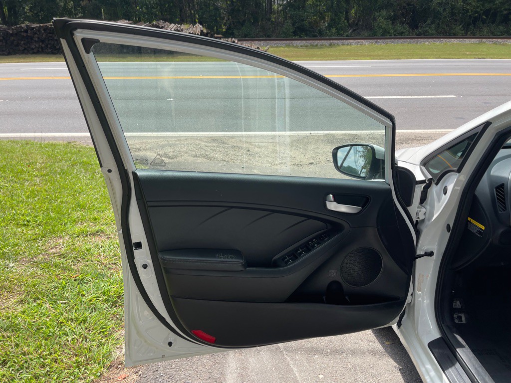 2017 Kia Forte Image 10