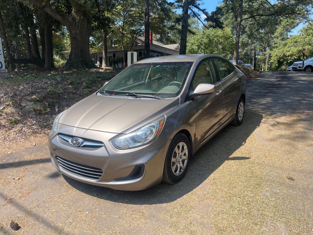 2013 Hyundai Accent Image 1