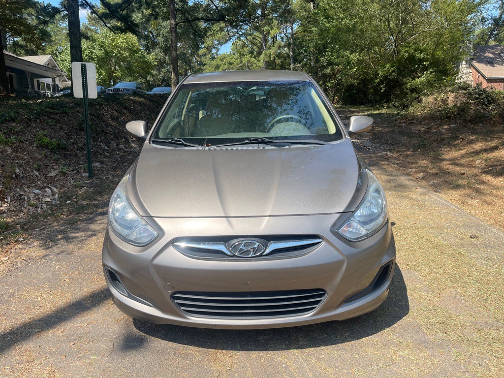 2013 Hyundai Accent Image 2