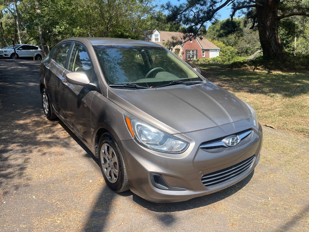 2013 Hyundai Accent Image 3
