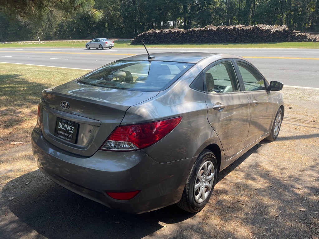 2013 Hyundai Accent Image 5