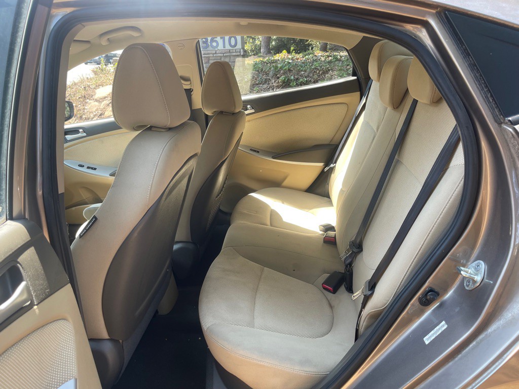 2013 Hyundai Accent Image 9