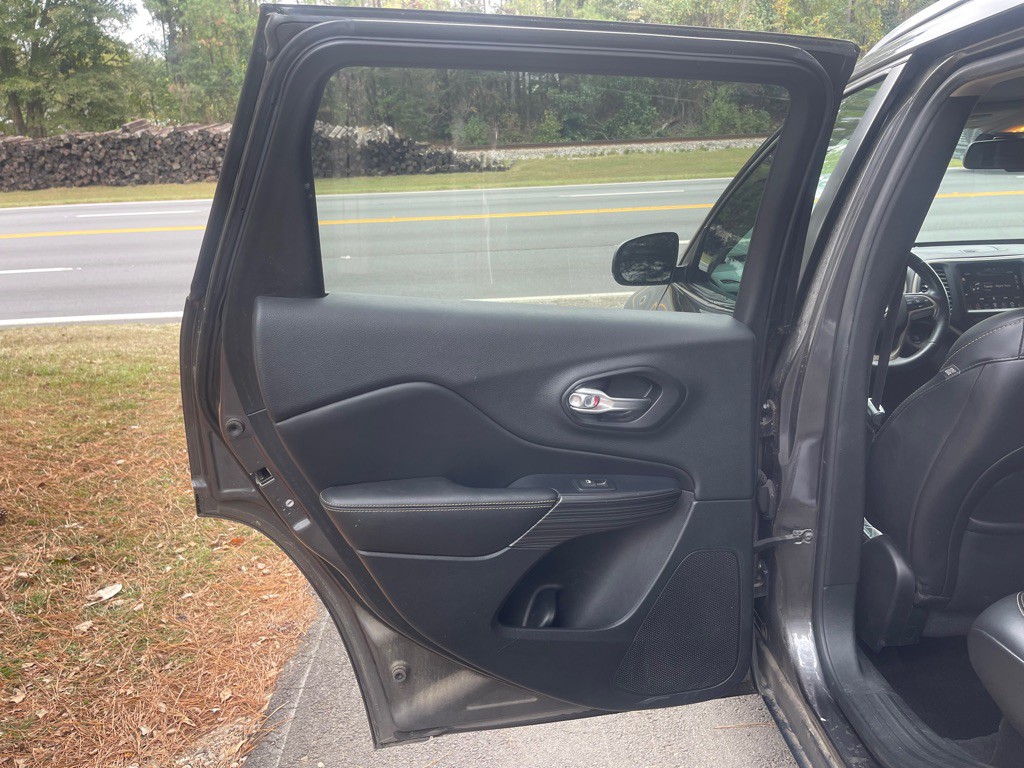 2016 Jeep Cherokee Image 9