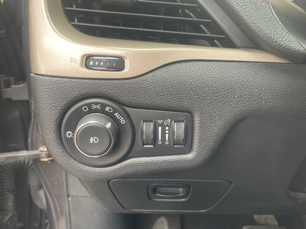 2016 Jeep Cherokee Image 13