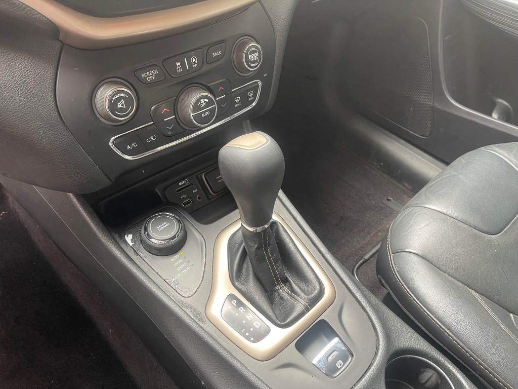 2016 Jeep Cherokee Image 18