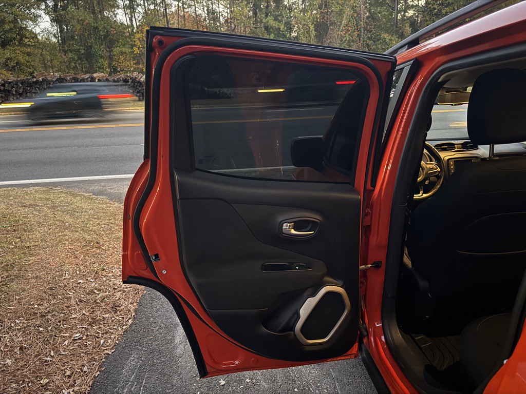 2016 Jeep Renegade Image 8