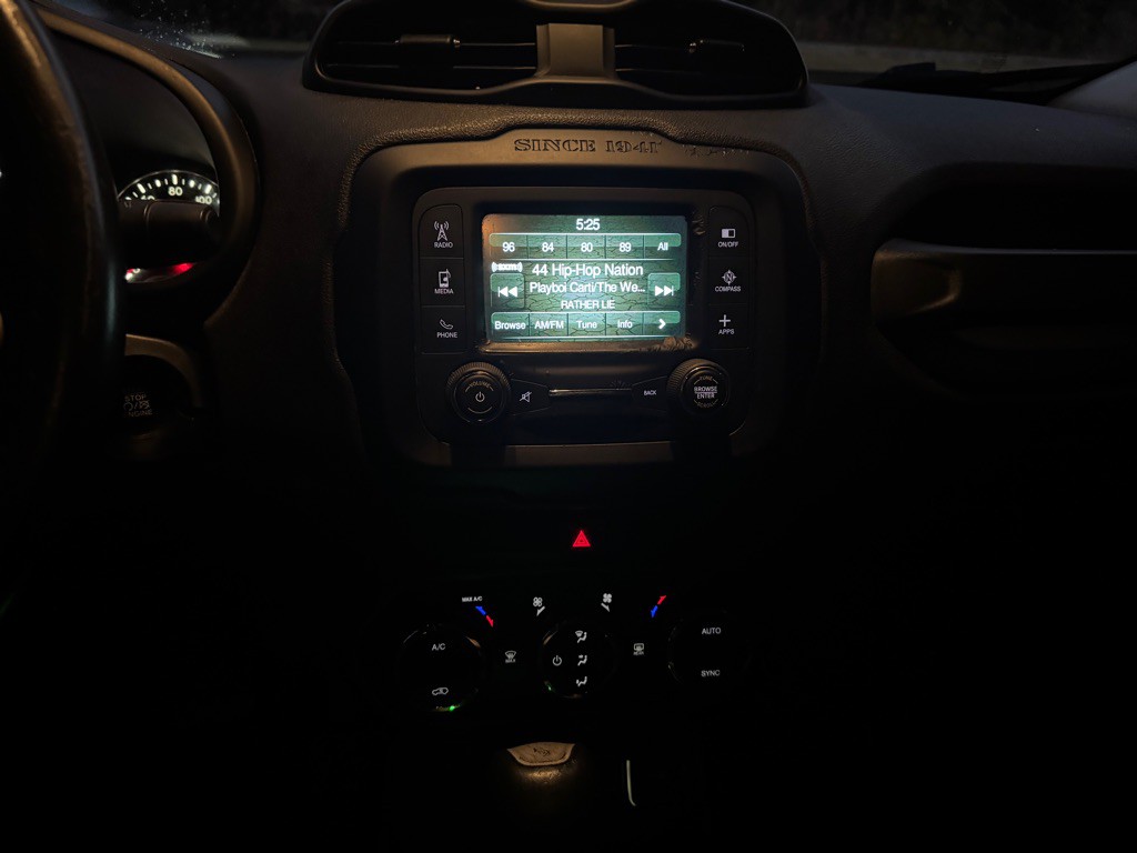 2016 Jeep Renegade Image 12