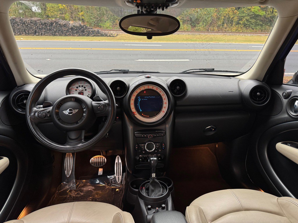 2014 MINI Countryman Image 11