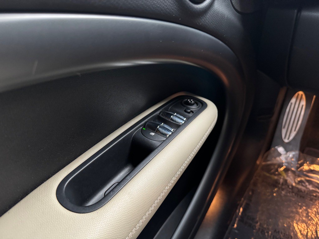 2014 MINI Countryman Image 16