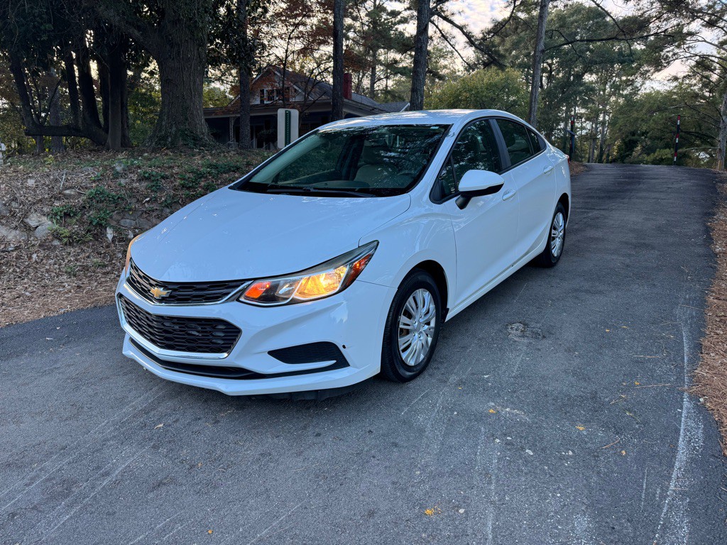 2018 Chevrolet Cruze Image 1
