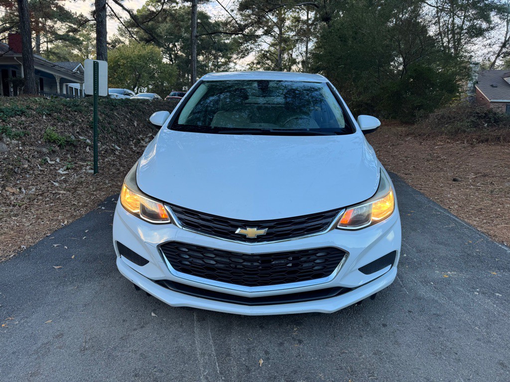 2018 Chevrolet Cruze Image 2