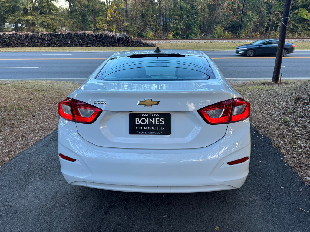 2018 Chevrolet Cruze Image 5