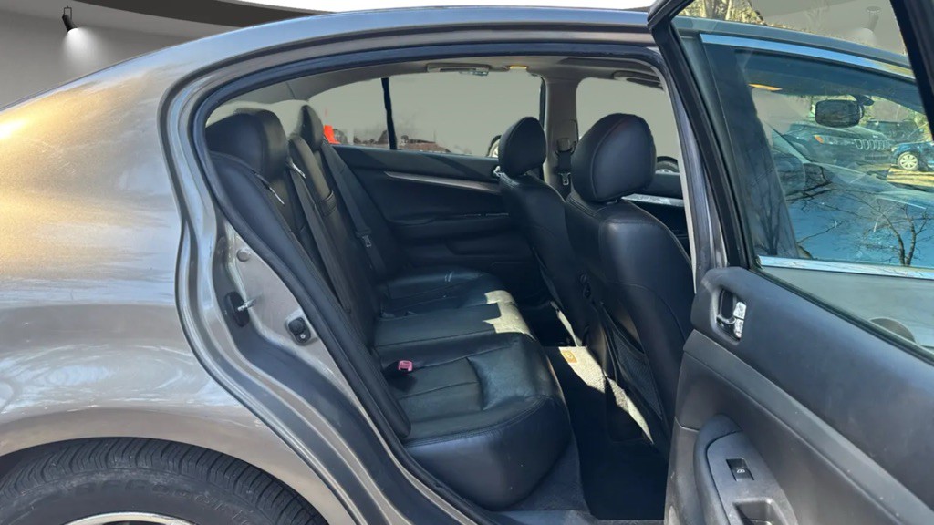 2010 INFINITI G37 Image 10