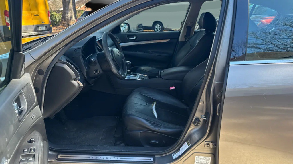 2010 INFINITI G37 Image 12