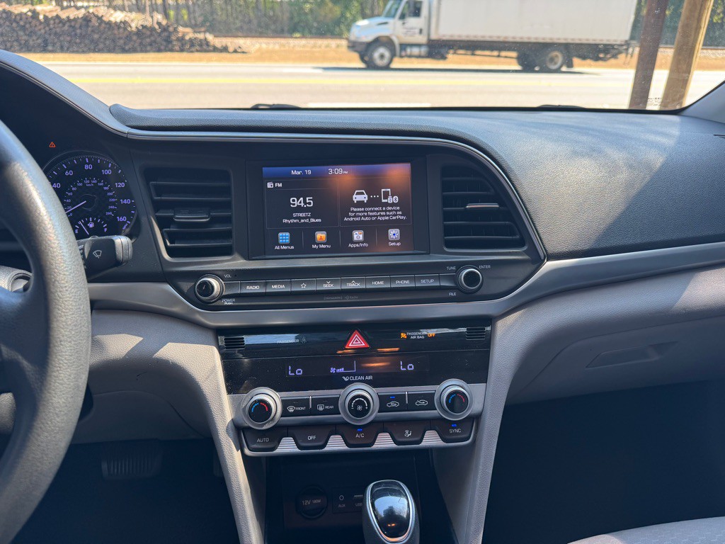 2020 Hyundai Elantra Image 10
