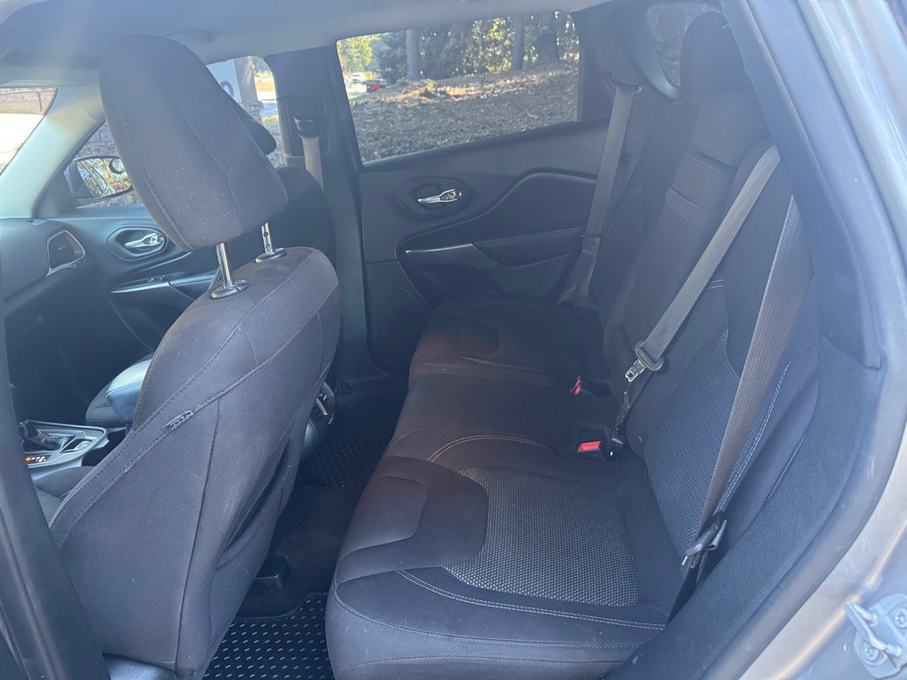 2019 Jeep Cherokee Image 7